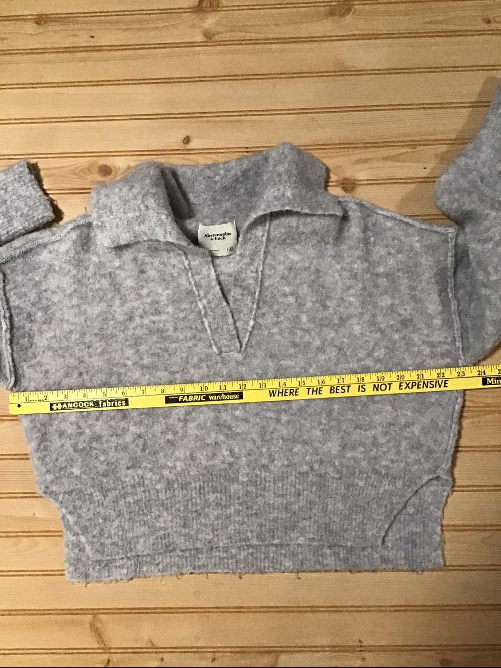 Abercrombie & Fitch Women's Gray Exposed Seam Collared V-Neck Crop Sweater - Picture 5 of 8